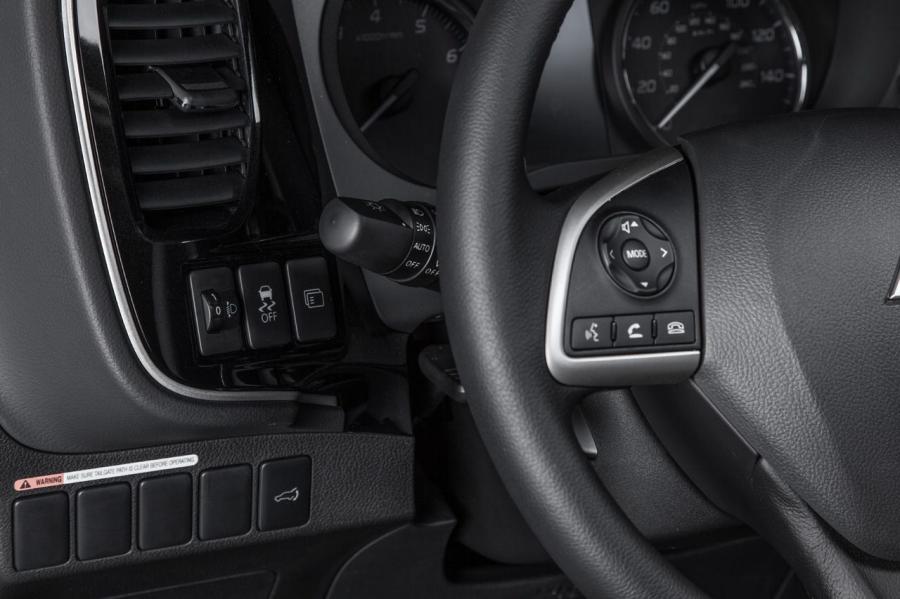  Mitsubishi Outlander 2014 года  (фото 56 из 136)